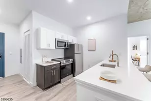 10 Commerce Ct, Newark, NJ 07102 - Photo 9