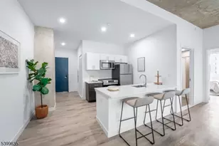 10 Commerce Ct, Newark, NJ 07102 - Photo 7