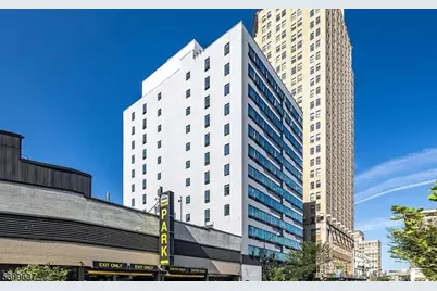 10 Commerce Ct #7H, Newark, NJ 07102 - Photo 15