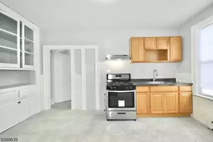 519 Clinton Pl, Newark, NJ 07112 - Photo 11