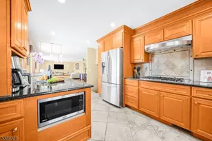 12 Clinton Ln, Wayne, NJ 07470 - Photo 3