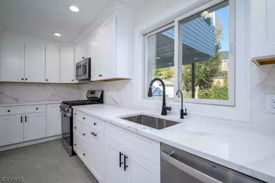 96 South Pkwy, Clifton, NJ 07014 - Photo 23