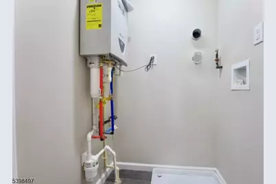 32 Garibaldi Ave #3, Newark, NJ 07114 - Photo 11