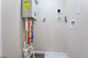 32 Garibaldi Ave, Newark, NJ 07114 - Photo 11