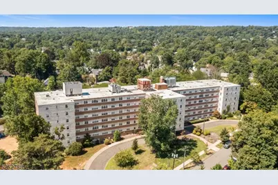 36 Hawthorne Pl #4L, Montclair, NJ 07042 - Photo 9