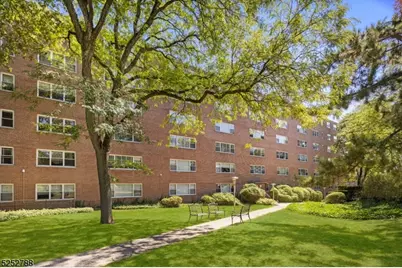 36 Hawthorne Pl #4L, Montclair, NJ 07042 - Photo 17