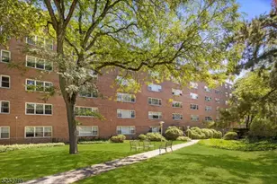 36 Hawthorne Pl, Montclair, NJ 07042 - Photo 17