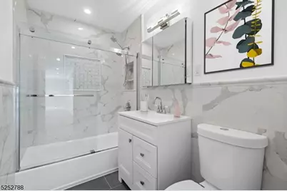 36 Hawthorne Pl #4L, Montclair, NJ 07042 - Photo 5