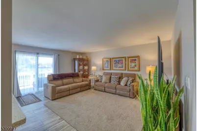 9 Crestmont Ct, Hardyston Township, NJ 07419 - Photo 5