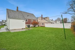 944 Burlington Ave, Union Township, NJ 07083 - Photo 31