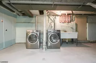 944 Burlington Ave, Union Township, NJ 07083 - Photo 29