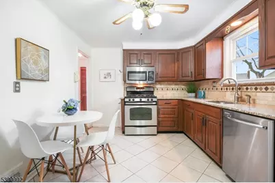 944 Burlington Ave, Union Township, NJ 07083 - Photo 9