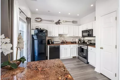 127 Stratford Dr, Nutley, NJ 07110 - Photo 9