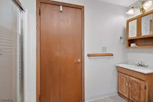 17 Londonderry Dr, Raritan Township, NJ 08822 - Photo 19