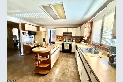1098 Sunny Slope Dr, Mountainside, NJ 07092 - Photo 5