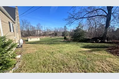 17 Village Glen Rd, Raritan Township, NJ 08822 - Photo 13