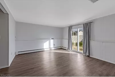 64 Gilbert Ave, Elmwood Park, NJ 07407 - Photo 15