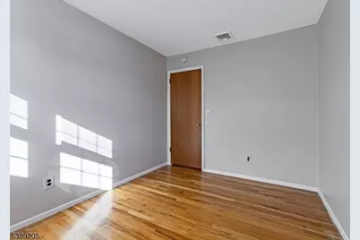 64 Gilbert Ave, Elmwood Park, NJ 07407 - Photo 9