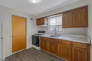 64 Gilbert Ave, Elmwood Park, NJ 07407 - Photo 17