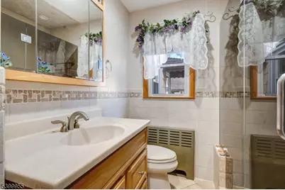 45 Lexington Blvd, Clark Township, NJ 07066 - Photo 15