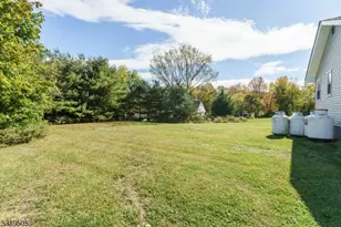 92 Clinton Ave, Mansfield Township, NJ 07865 - Photo 3