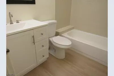 32 Lafayette Ct, North Brunswick Township, NJ 08902 - Photo 23