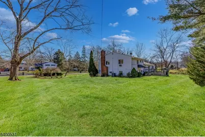 150 Cloverdale Cir, Tinton Falls, NJ 07724 - Photo 9