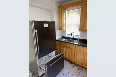 241 Osborne Ter, Newark, NJ 07112 - Photo 3