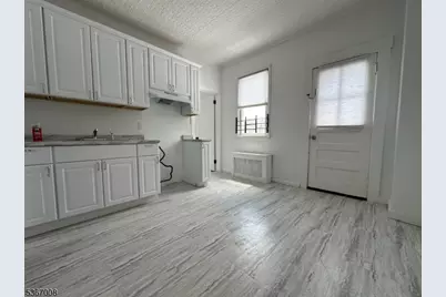 526 Valley Brook Ave, Lyndhurst Township, NJ 07071 - Photo 1