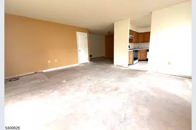 32 Columbus Dr, Franklin Township, NJ 08823 - Photo 7