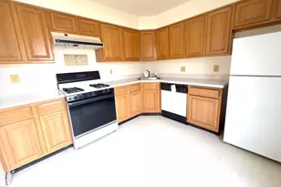 32 Columbus Dr, Franklin Township, NJ 08823 - Photo 9