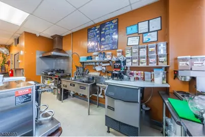 18 Watchung Ave, Plainfield, NJ 07060 - Photo 9