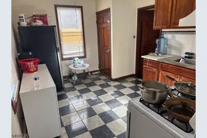 25 Burgess Pl, Passaic, NJ 07055 - Photo 23