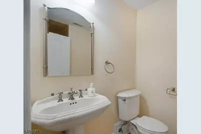 60 Chestnut St #2, Morristown, NJ 07960 - Photo 15