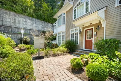 60 Chestnut St #2, Morristown, NJ 07960 - Photo 1