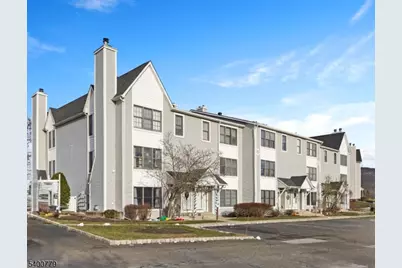 54 Burlington Ct, Hamburg, NJ 07419 - Photo 1