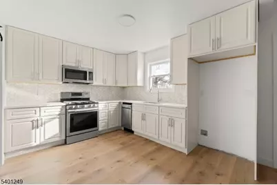 390 Clinton Pl, Newark, NJ 07112 - Photo 9