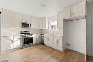 390 Clinton Pl, Newark, NJ 07112 - Photo 9