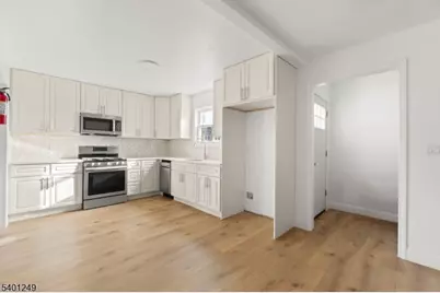 390 Clinton Pl, Newark, NJ 07112 - Photo 7