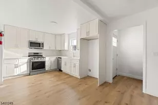 390 Clinton Pl, Newark, NJ 07112 - Photo 5