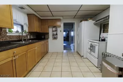 622 Tremont Ave, Orange, NJ 07050 - Photo 7