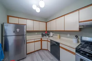 44 Sparrow Cir, Hampton Township, NJ 07860 - Photo 13