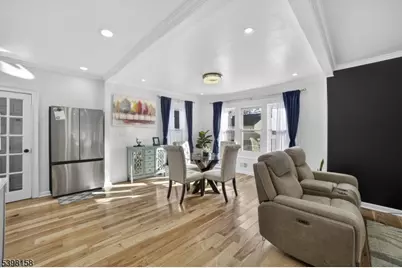 121 Myrtle St, Roselle, NJ 07203 - Photo 9