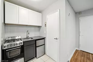 819 Bloomfield Ave Unit, Montclair Twp., NJ 07042 - Photo 7