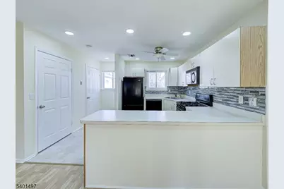 208 Blackberry Ct, Raritan Township, NJ 08822 - Photo 9