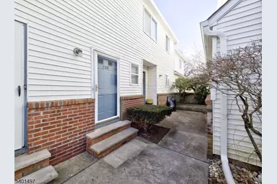 208 Blackberry Ct, Raritan Township, NJ 08822 - Photo 3