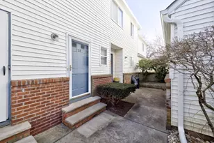 208 Blackberry Ct, Raritan Township, NJ 08822 - Photo 3