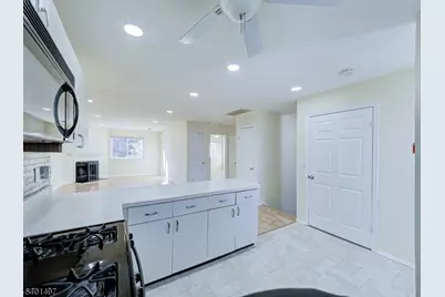 208 Blackberry Ct, Raritan Township, NJ 08822 - Photo 7