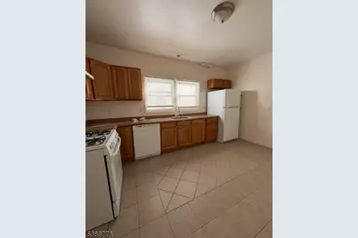 129 Grumman Ave #2, Newark, NJ 07112 - Photo 5