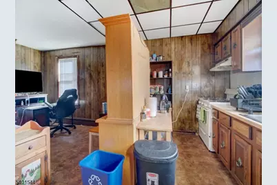 286 W Clay Ave, Roselle Park, NJ 07204 - Photo 9